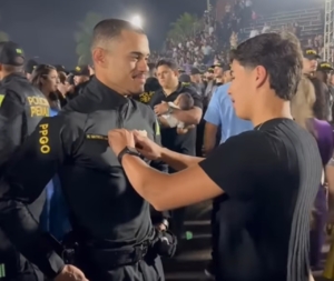 VÍDEO: Irmão troca identificação de ‘aluno’ para policial e emociona