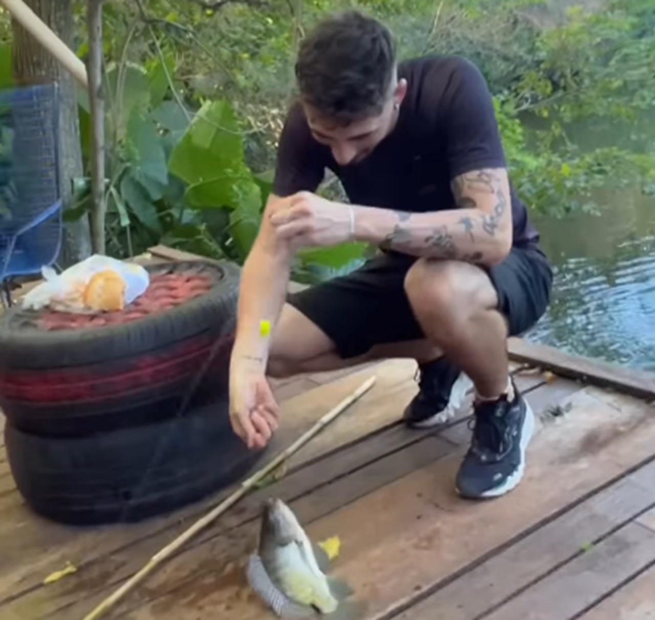 Imagem destacada do post: Peixe morde a isca em segundos e amigo duvida de pescador: ‘mentira’ [vídeo]