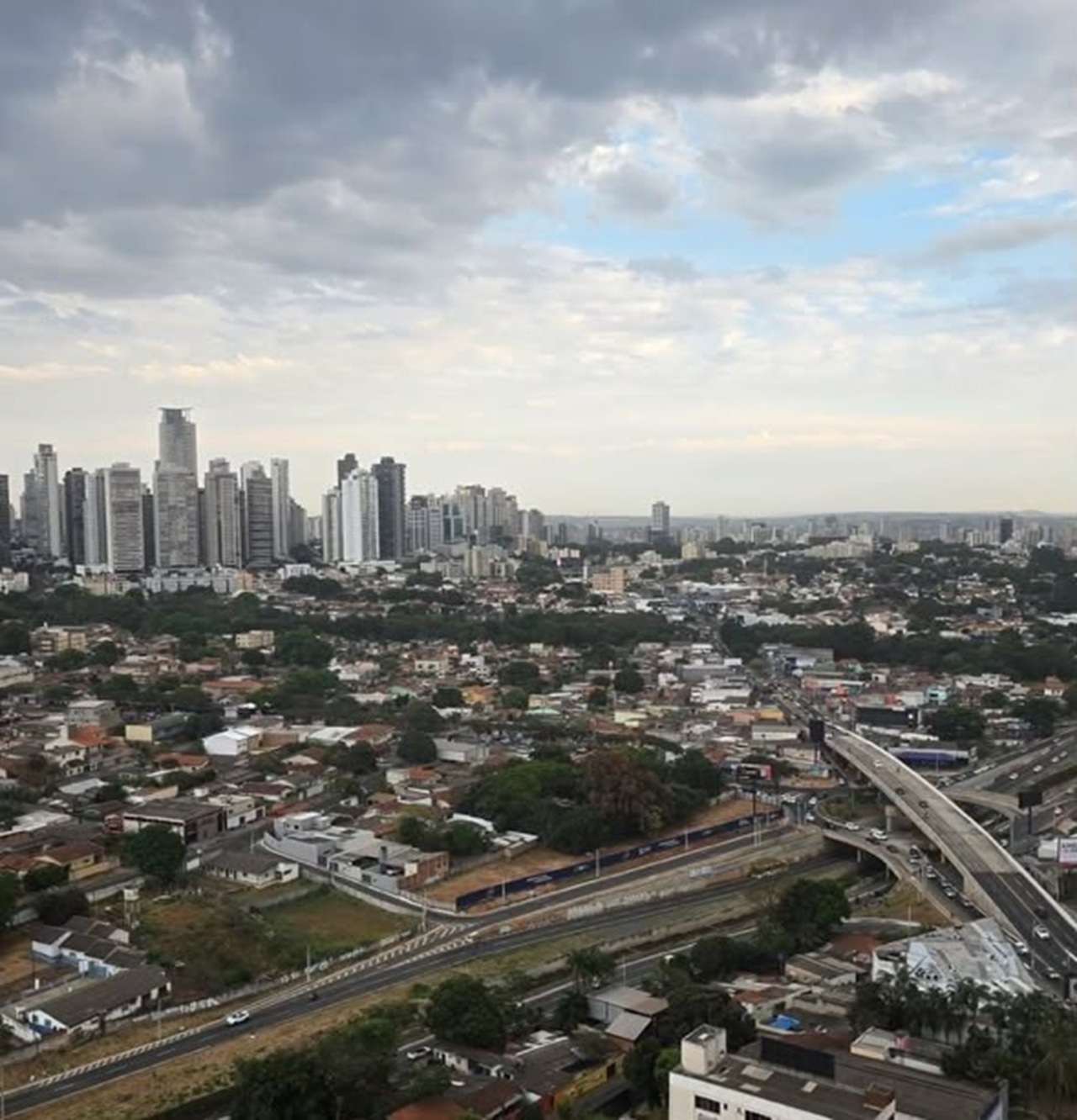 Goiânia amanhece com tempo nublado nesta quarta (26/08), mas calor continua