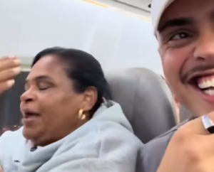 Mulher viaja de avião pela primeira vez e pedido do piloto faz todos rirem [vídeo]