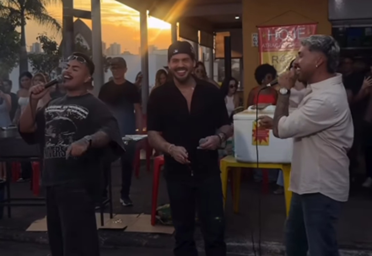 Zé Felipe surpreende e grava clipe no meio da rua na Vila Redenção