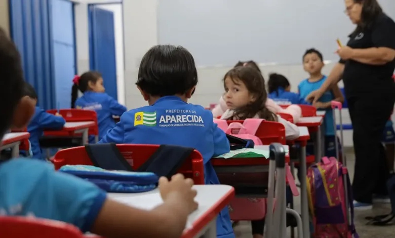 Vilela abre concurso para Educação com 3 mil vagas, após 13 anos