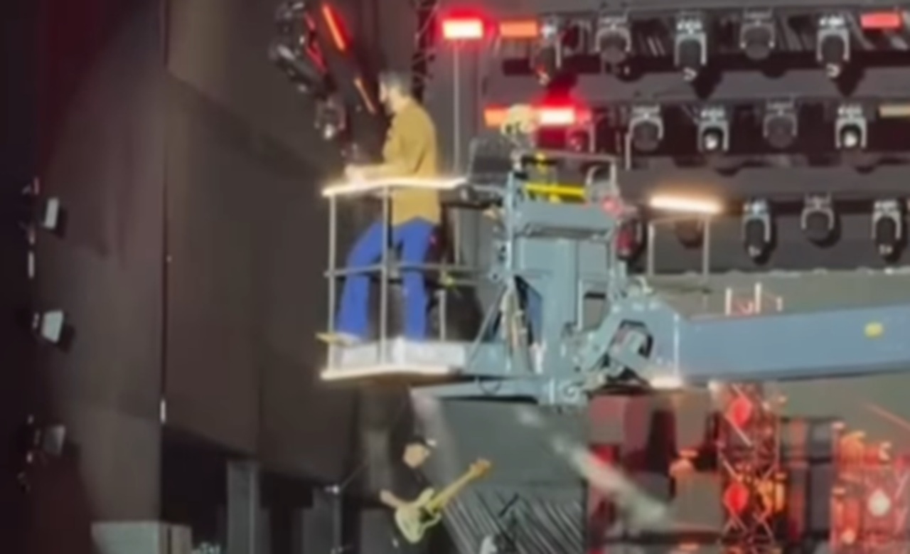 Gusttavo Lima interrompe show para ajudar vendedor após acidente com bebidas [vídeo]