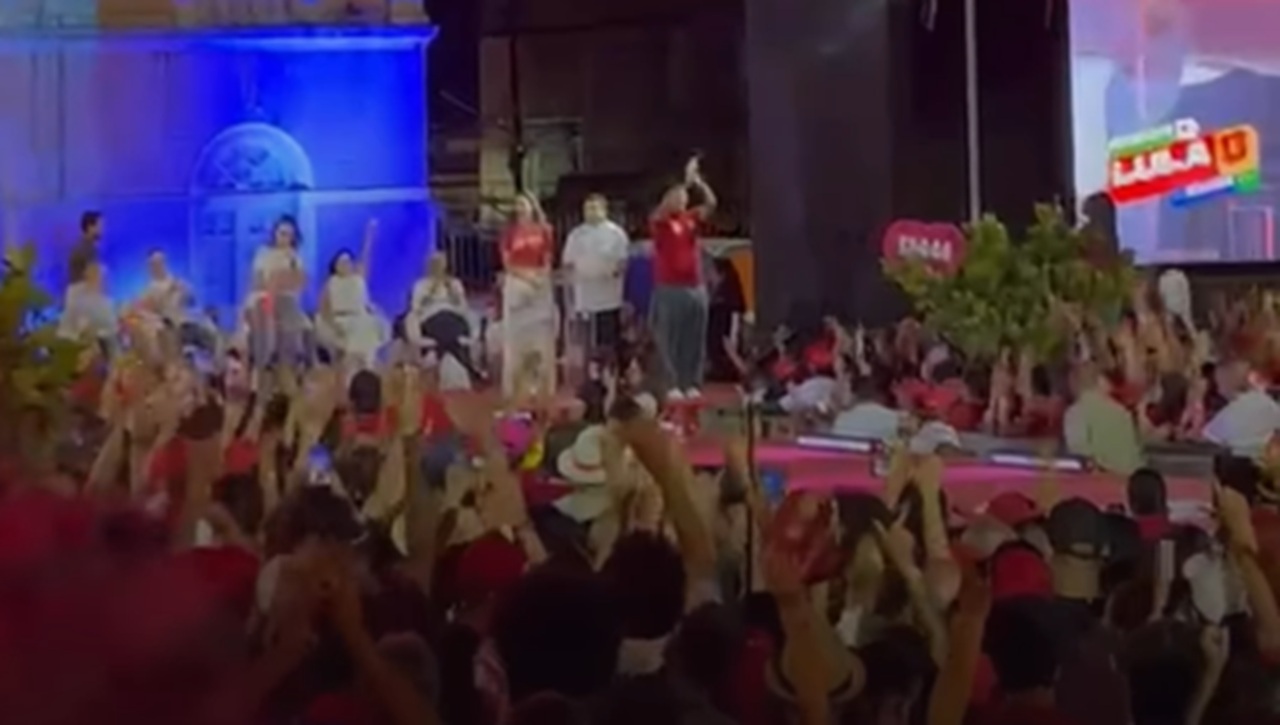 ‘Votar em Flávio [Bolsonaro] é votar em Vorcaro’, diz Janja, em ato com Lula [vídeo]
