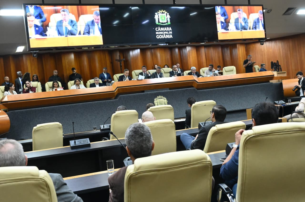 Mabel presta contas na Câmara e apresenta equilíbrio fiscal e investimentos 1 MABEL CAMARA 27