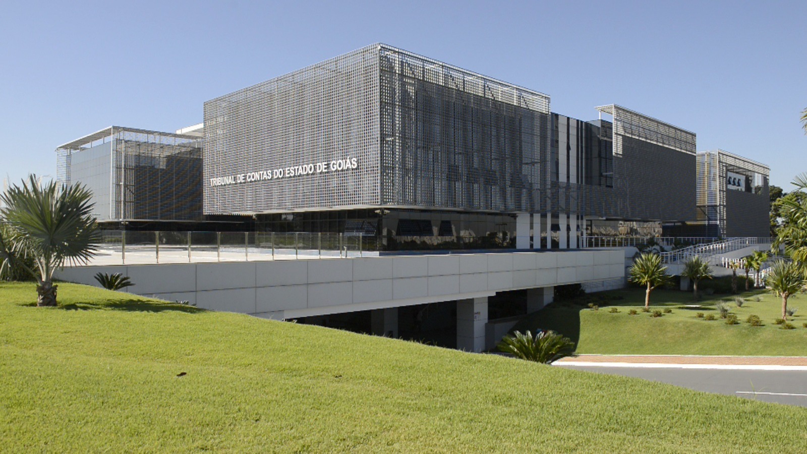 TCE-GO abre inscrições para concurso com salário de R$ 11,8 mil; saiba mais