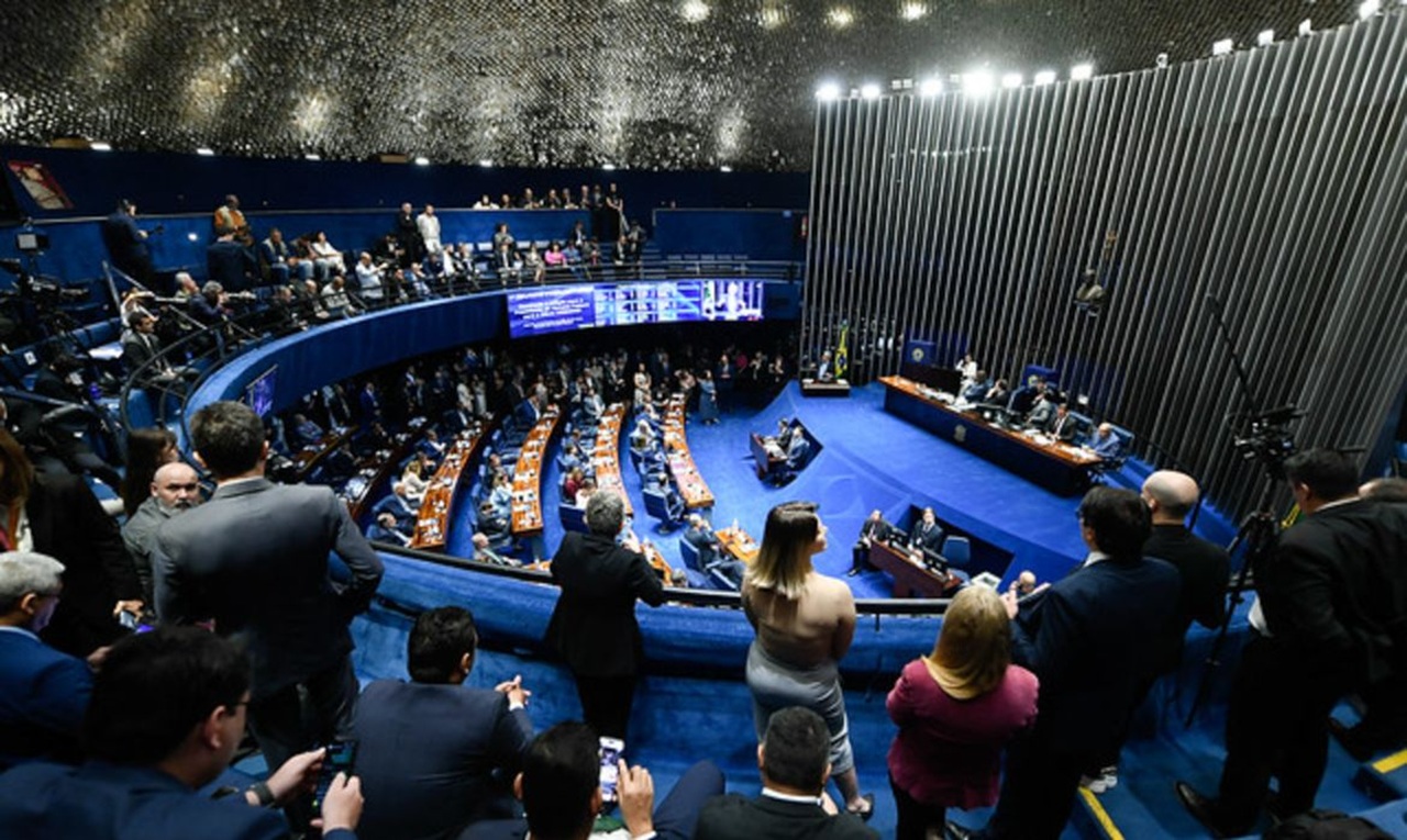 SENADO APROVA PEC DO FIM DA ESCALA ‘6×1′