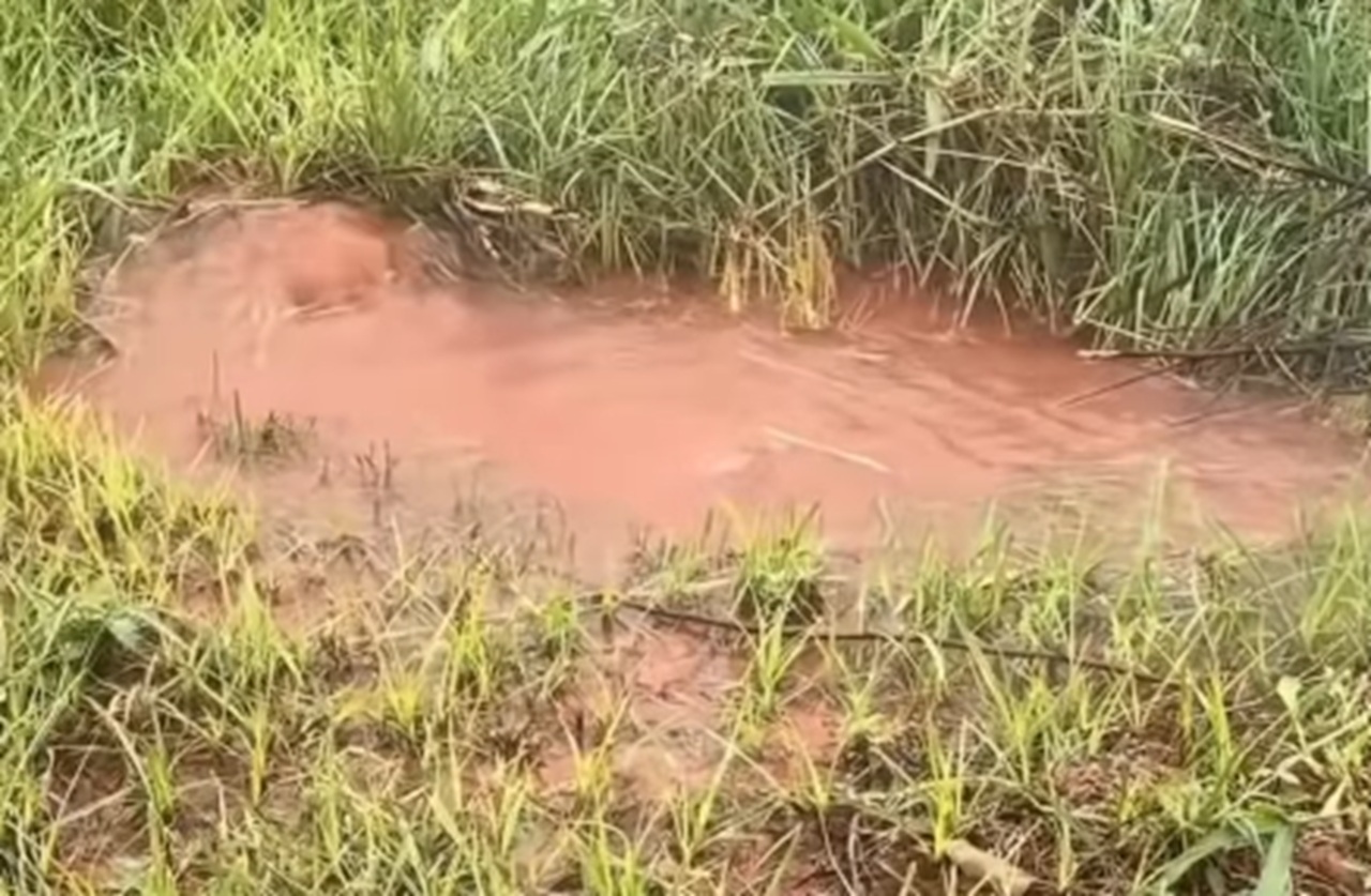 Mulher se assusta ao tocar em água termal em Caldas Novas: ‘pegando fogo’; veja vídeo