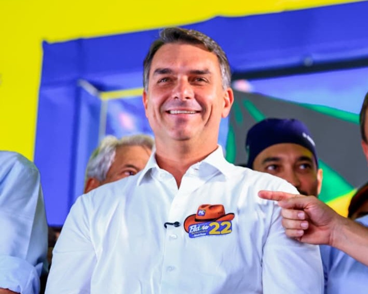Em Goiânia, sem dar detalhes, Flávio fala em ‘mudar’ a Constituição
