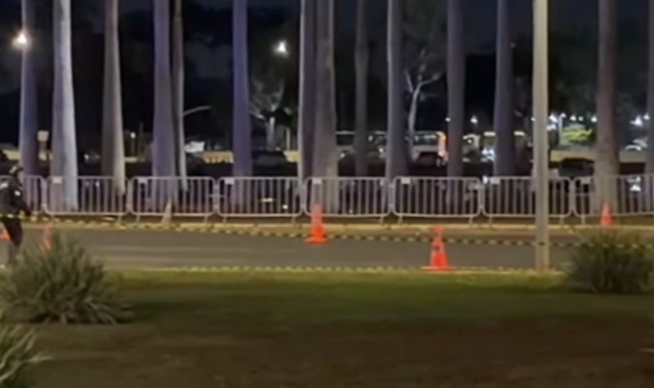 PM faz operação pra apurar suspeita de bomba próximo ao prédio do STF [vídeo]