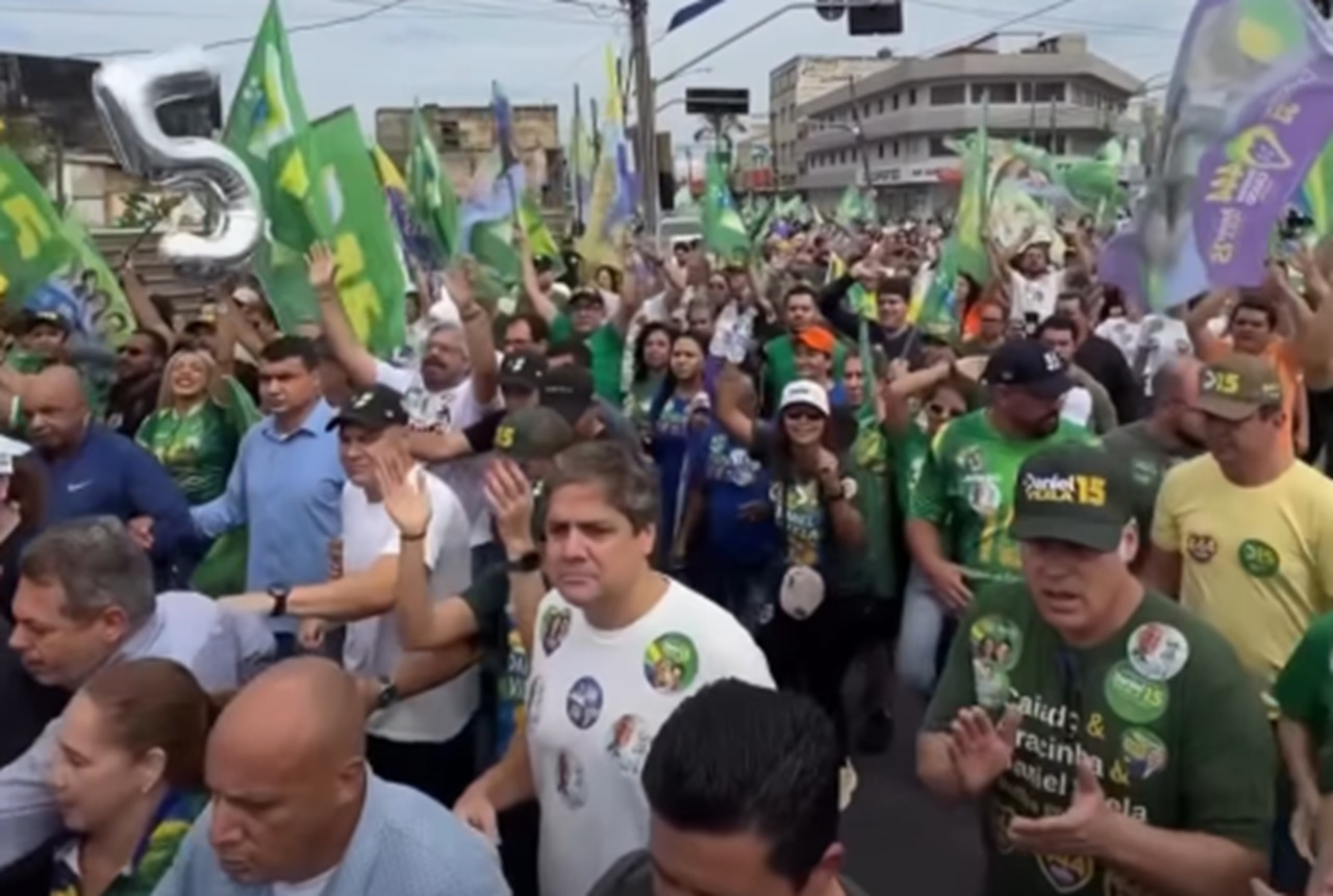 Daniel reúne multidão em caminhada e retoma tradição histórica do MDB em Goiânia