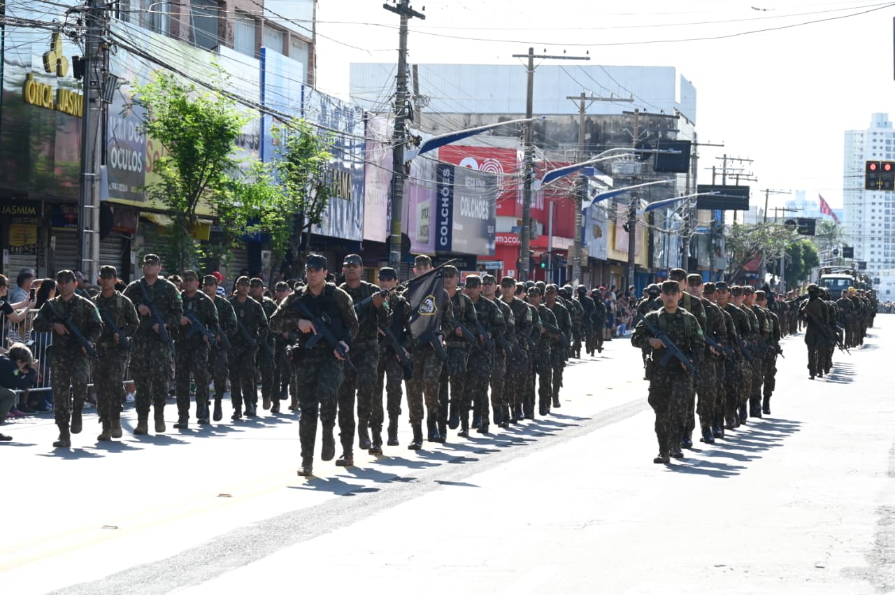 Imagem destacada do post: Mabel abre comemorações dos 93 anos de Goiânia com desfile cívico-militar