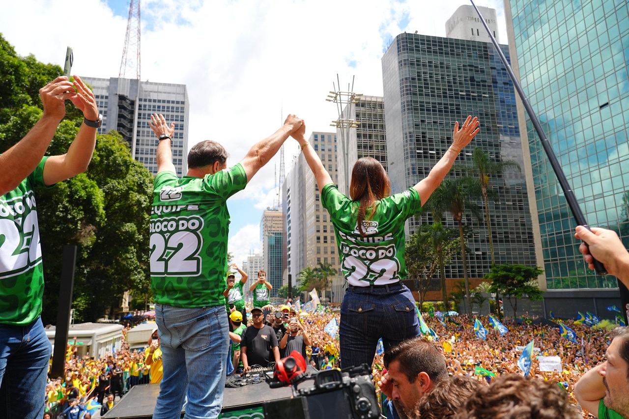 Flávio reúne apoiadores na Paulista; atos pró-Lula ocupam Brasília e Rio