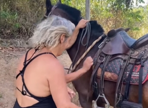 Mulher sobe em cavalo pela primeira vez, tem fuga inesperada e vídeo viraliza