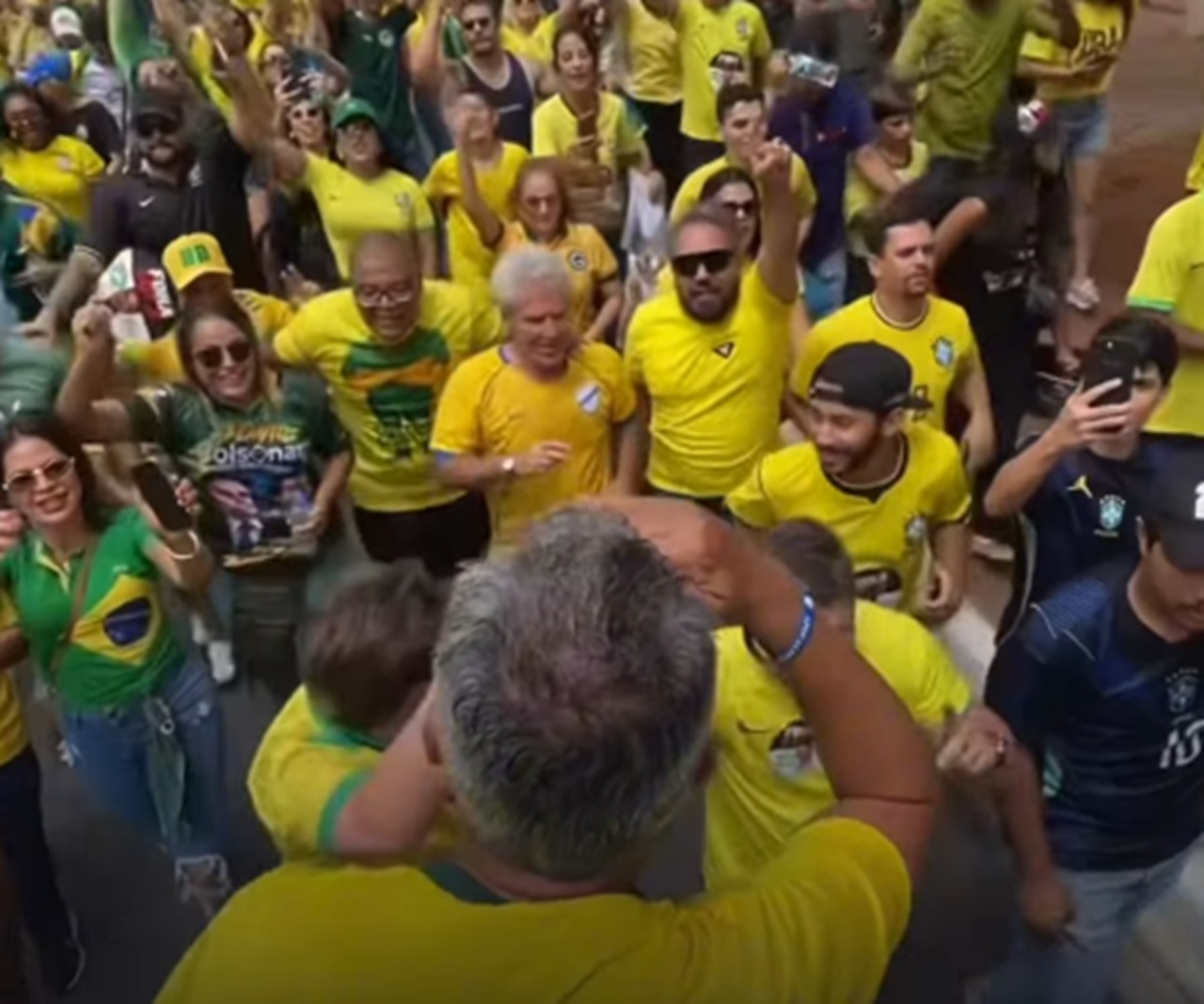Gayer convoca ato e reúne apoiadores na Ricardo Paranhos neste domingo (18/10); veja vídeo