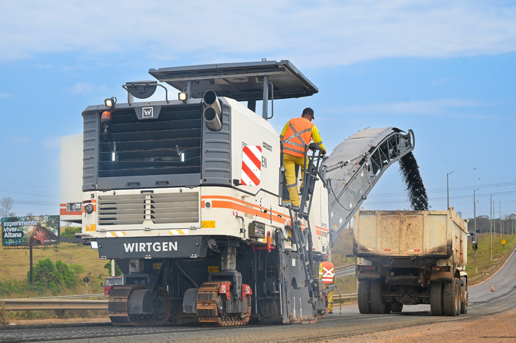 Novo trecho da GO-020 começa a ser restaurado no período noturno pra evitar fluxo de trânsito 2 go 020 restaruacao 2