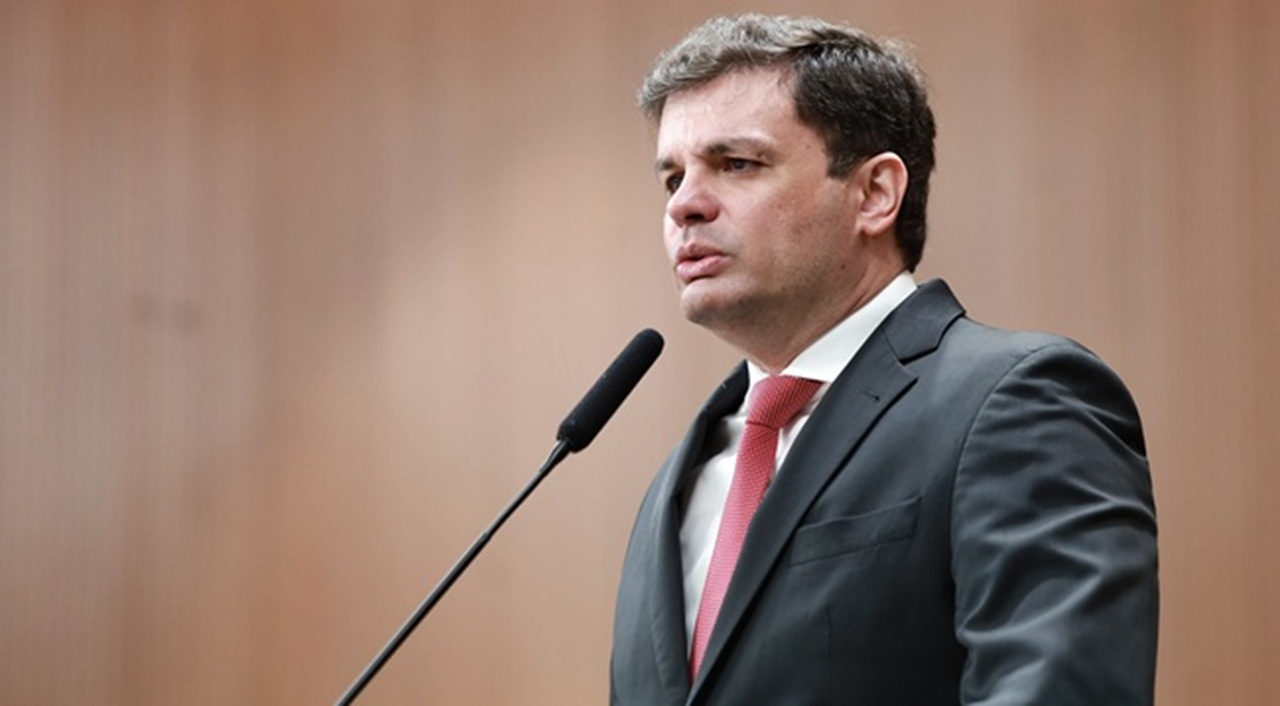 Imagem destacada do post: Issy Quinan assume a presidência da Alego com licença de Bruno Peixoto
