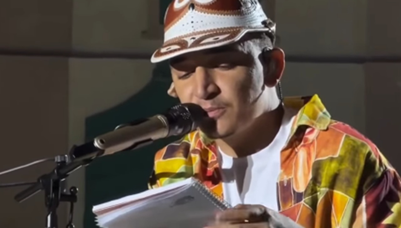 João Gomes lê carta em show após cobranças por posicionamento político