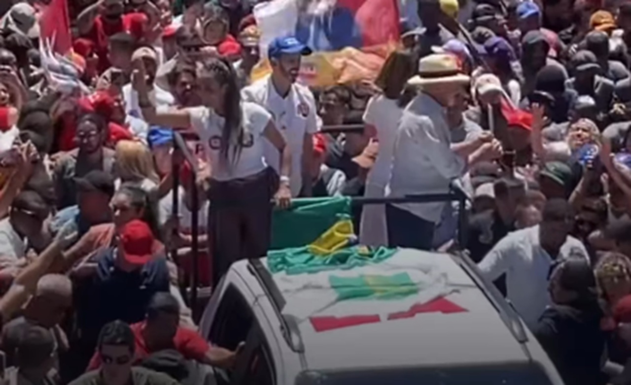 Lula abre campanha de rua no segundo turno em Ceilândia, no Distrito Federal; veja vídeo