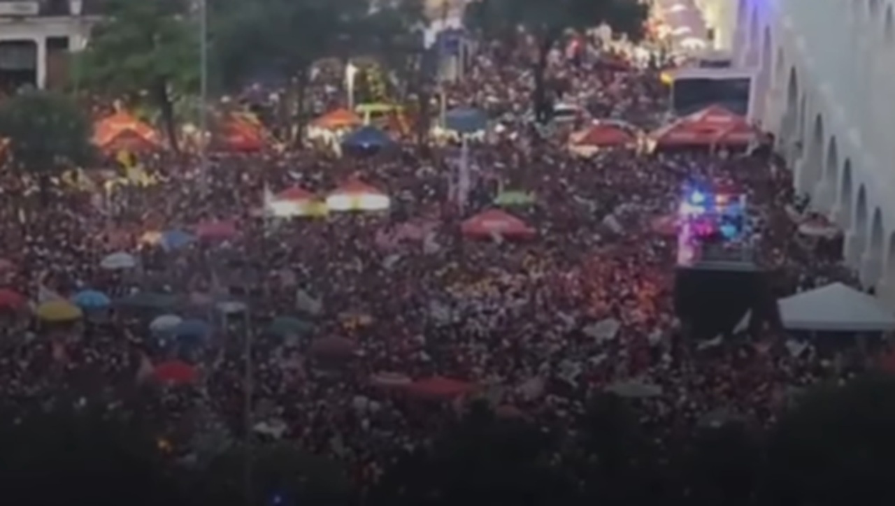 Atos ‘pró-Lula’ reúnem multidão em Copacabana e levam sambistas à Lapa