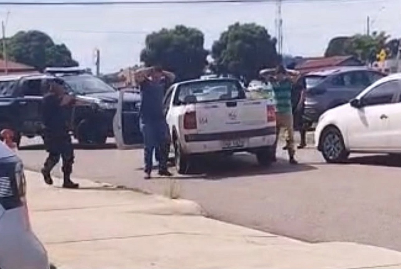 Servidores usam carro da prefeitura para furtar aparelhos de ar condicionado e são exonerados