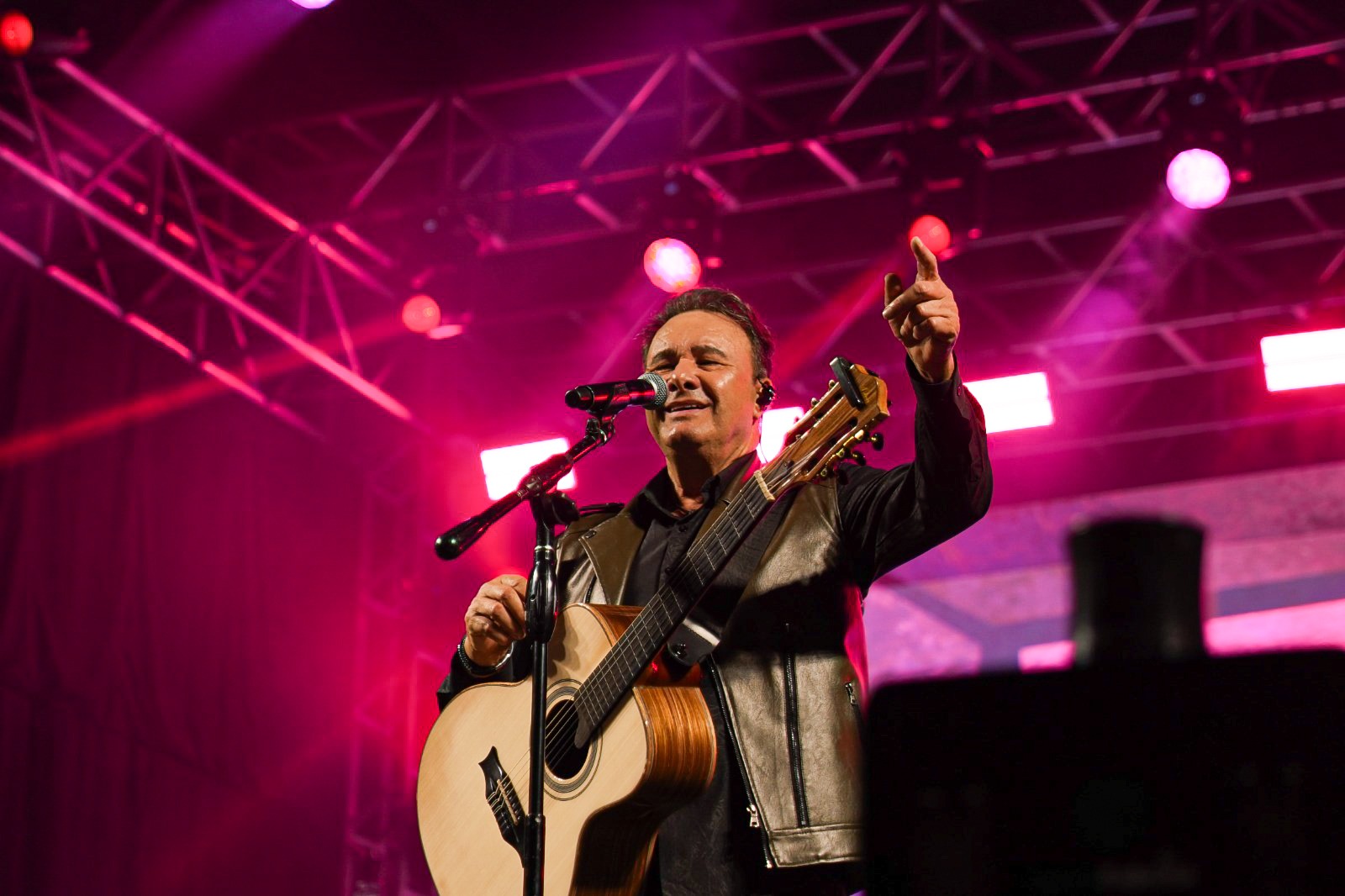 Hidrolândia anuncia show de Paraná para comemorar os 78 anos da capital da logística